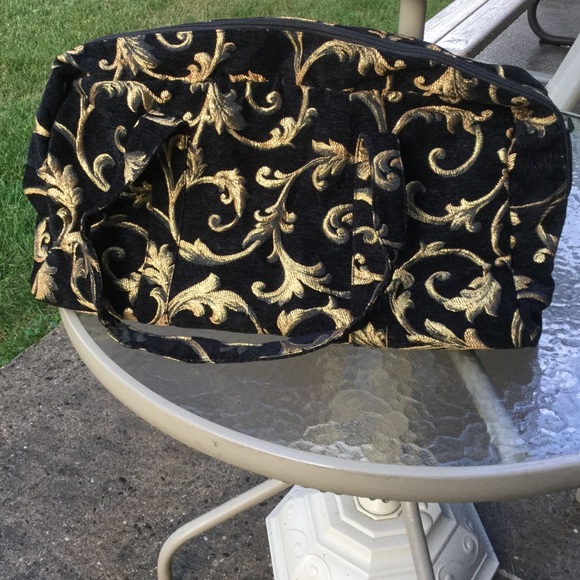 Handbags - 🌺Bundle 5 for $20.00! Corduroy travel bag.